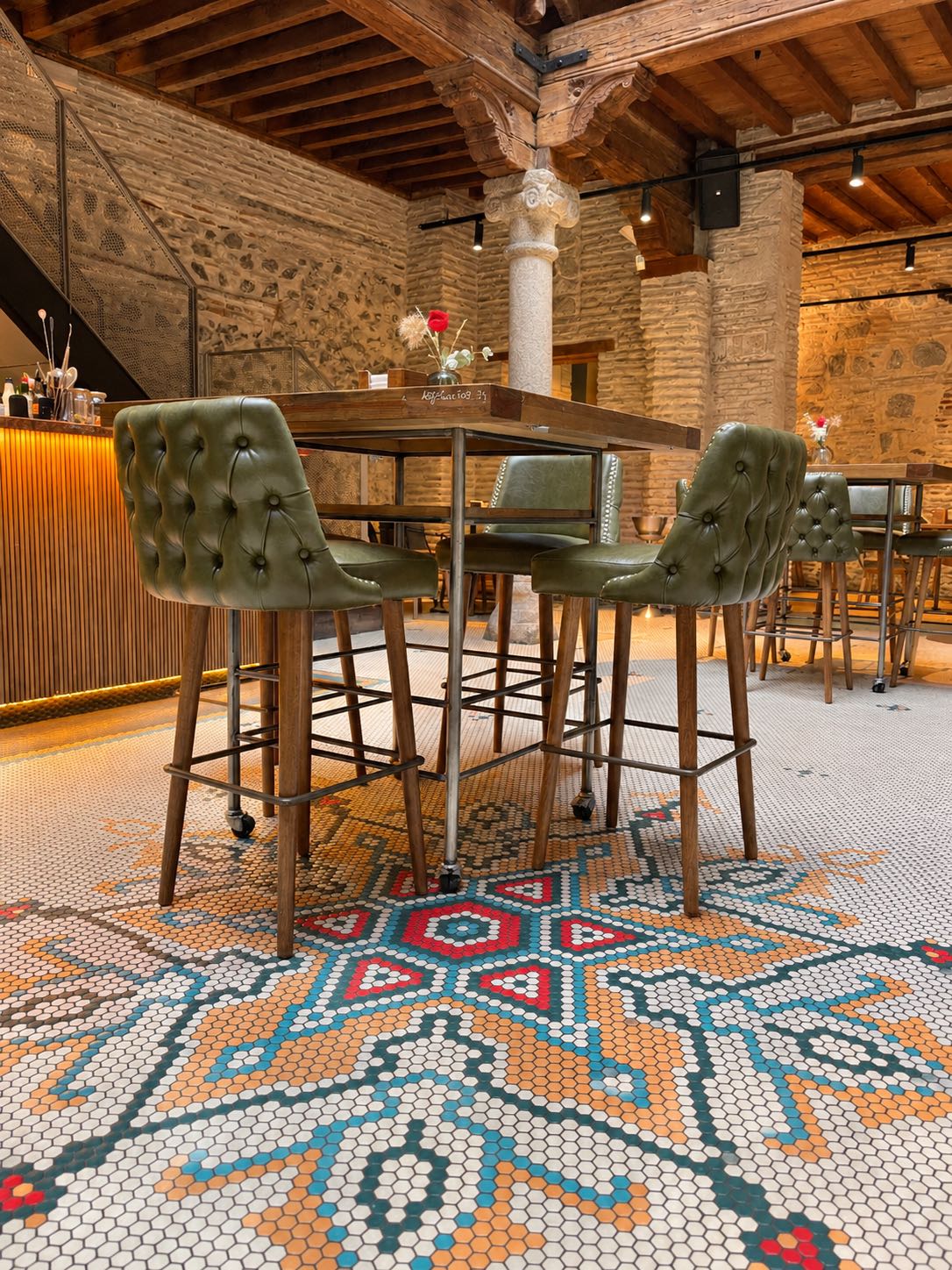 Alfileritos 24, restaurante en Toledo. Interiorismo de Triscaideca (foto 2)