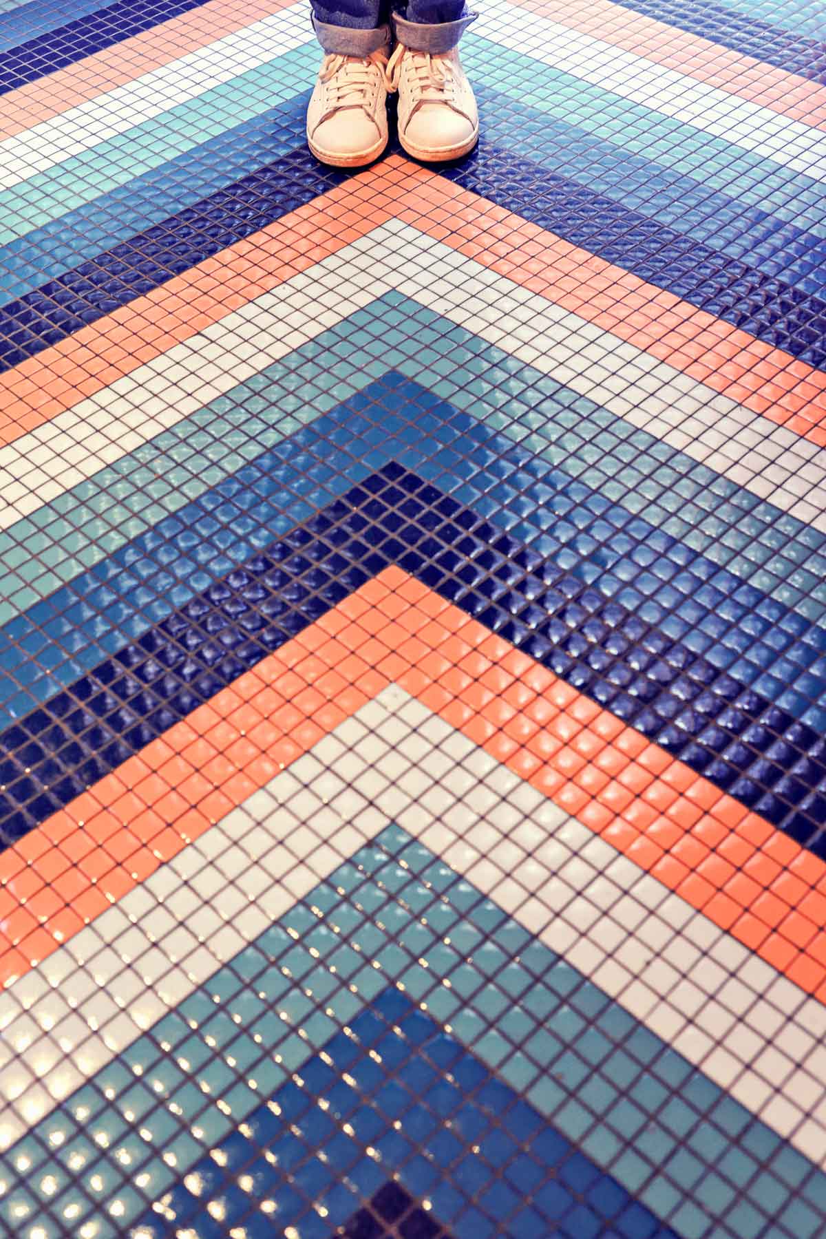 Fantastic V, restaurante en Madrid. Interiorismo de Triscaideca (foto 2)