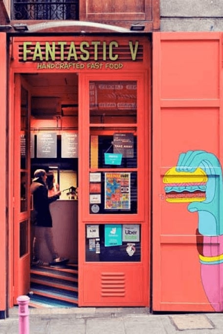 Fantastic V, restaurante en Madrid: proyecto de interiorismo de Triscaideca