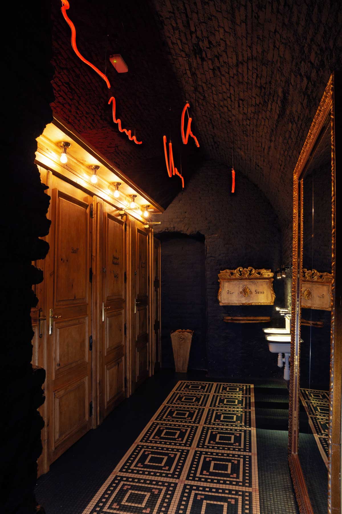 La Musa Latina, restaurante en Madrid. Interiorismo de Triscaideca (foto 1)