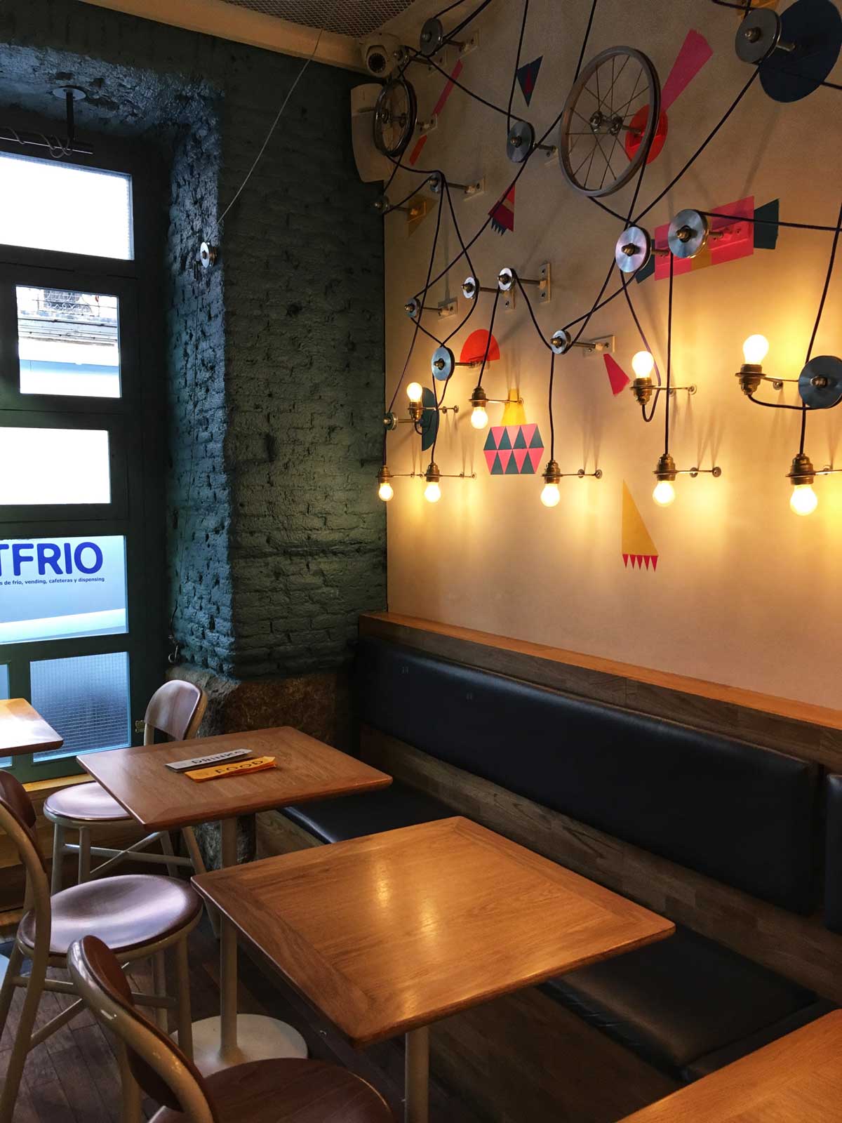 La Musa Malasaña, restaurante en Madrid. Interiorismo de Triscaideca (foto 5)