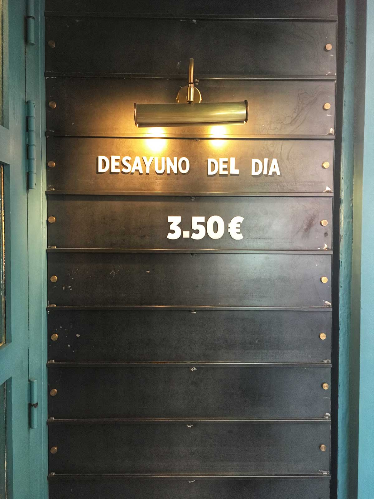 La Musa Malasaña, restaurante en Madrid. Interiorismo de Triscaideca (foto 10)