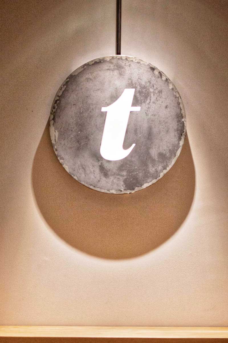 La T Gastrobar, gastrobar en Madrid: proyecto de interiorismo de Triscaideca