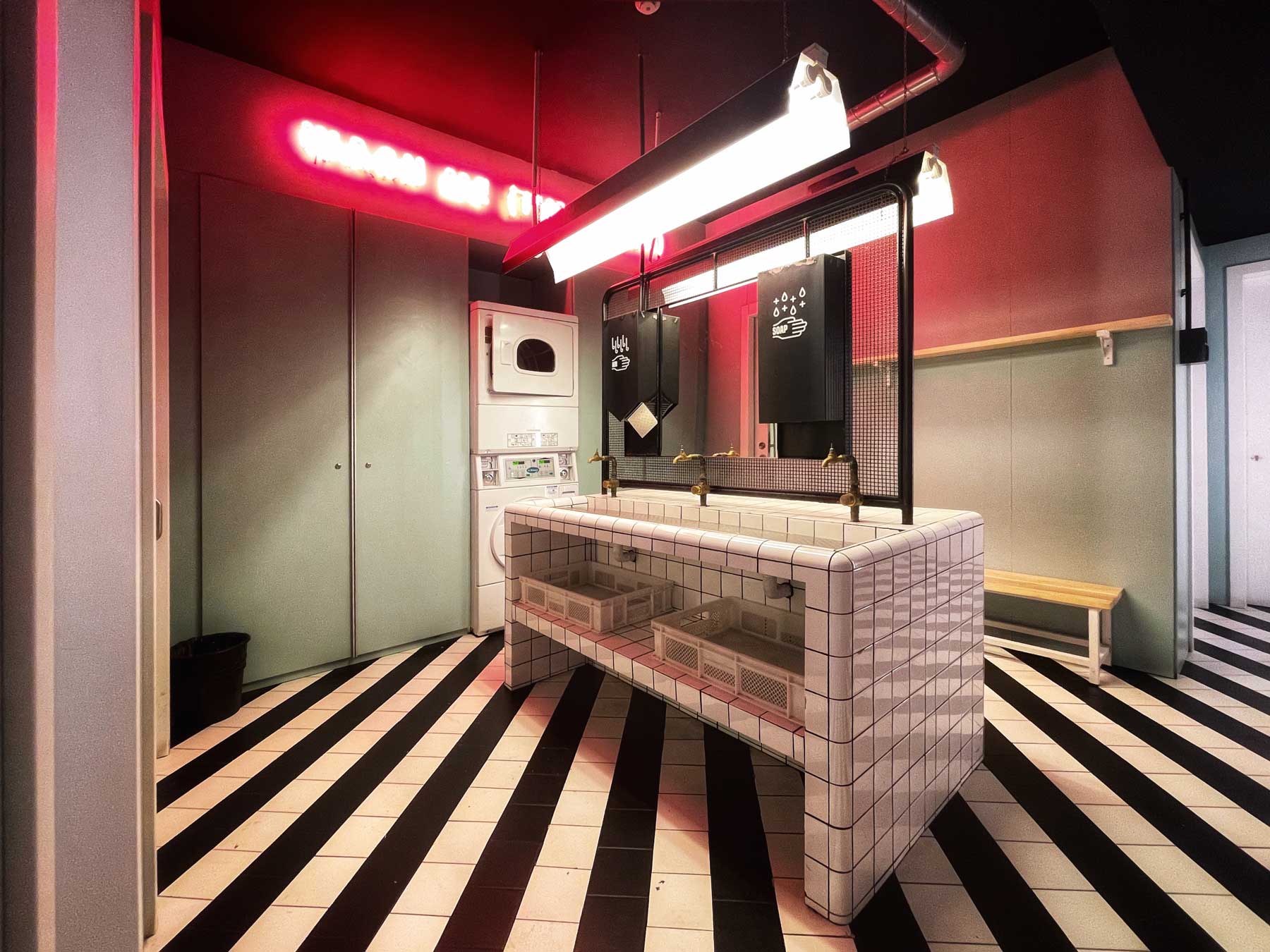 Lavandería Limbo, restaurante en Madrid. Interiorismo de Triscaideca (foto 1)