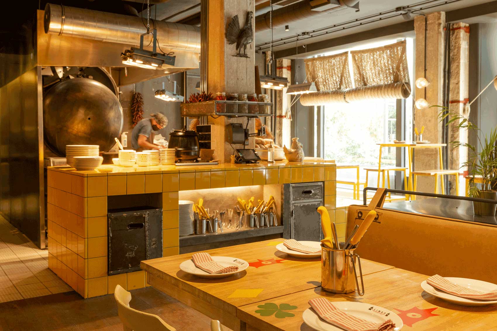 Limbo Player Two, asador y cervecería en Madrid. Interiorismo de Triscaideca (foto 6)
