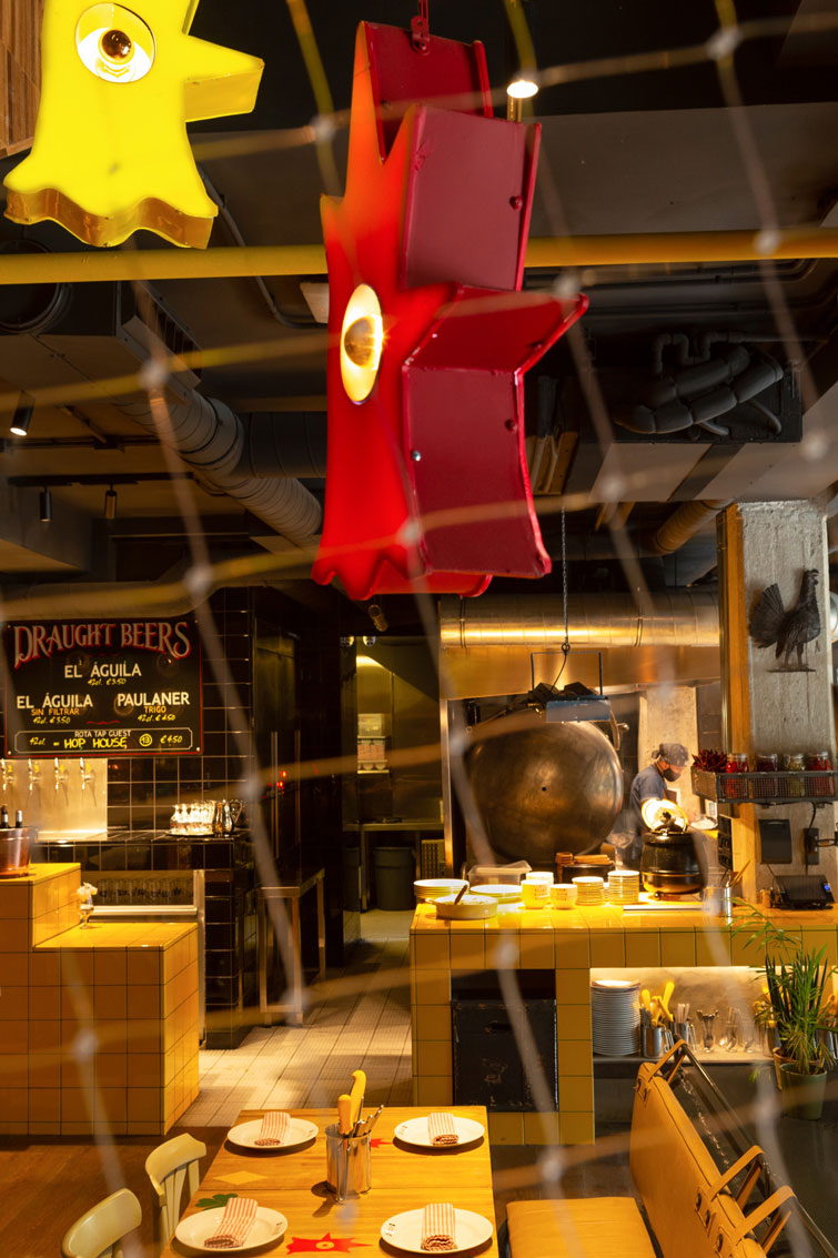 Limbo Player Two, asador y cervecería en Madrid. Interiorismo de Triscaideca (foto 7)
