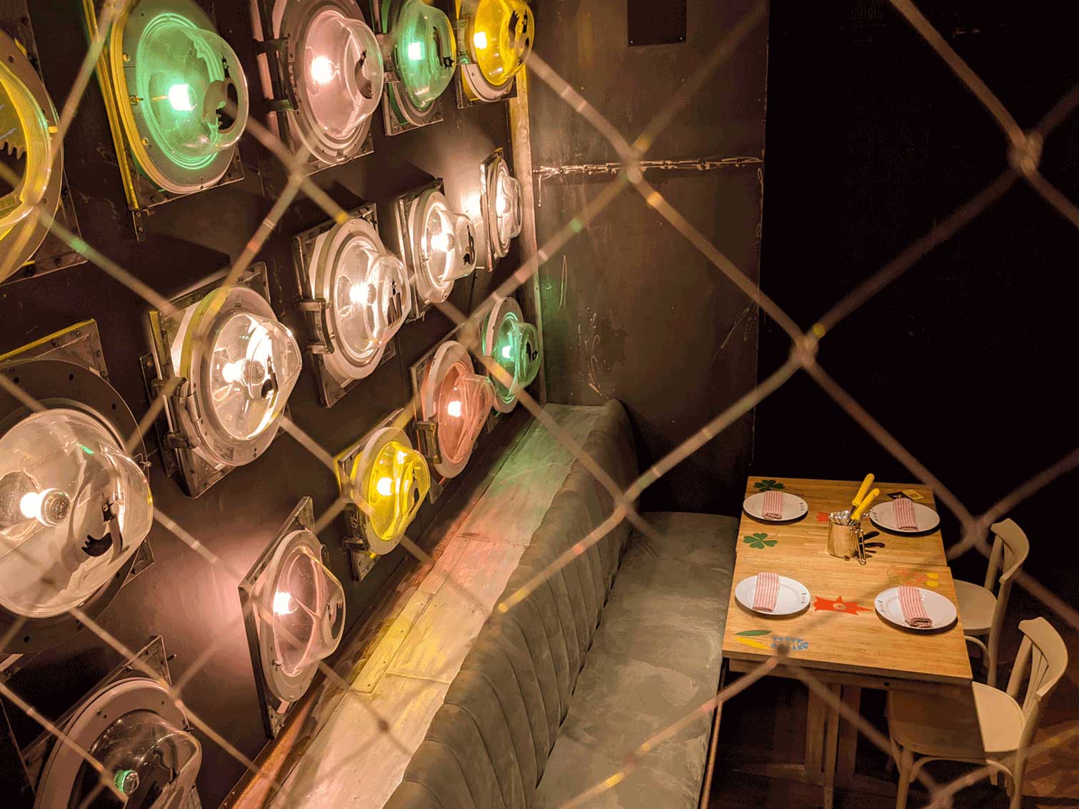 Limbo Player Two, asador y cervecería en Madrid. Interiorismo de Triscaideca (foto 9)