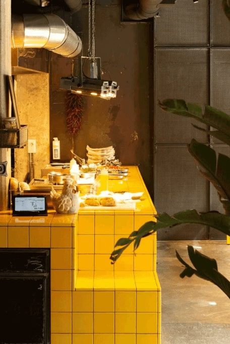 Limbo Player Two, asador y cervecería en Madrid: proyecto de interiorismo de Triscaideca