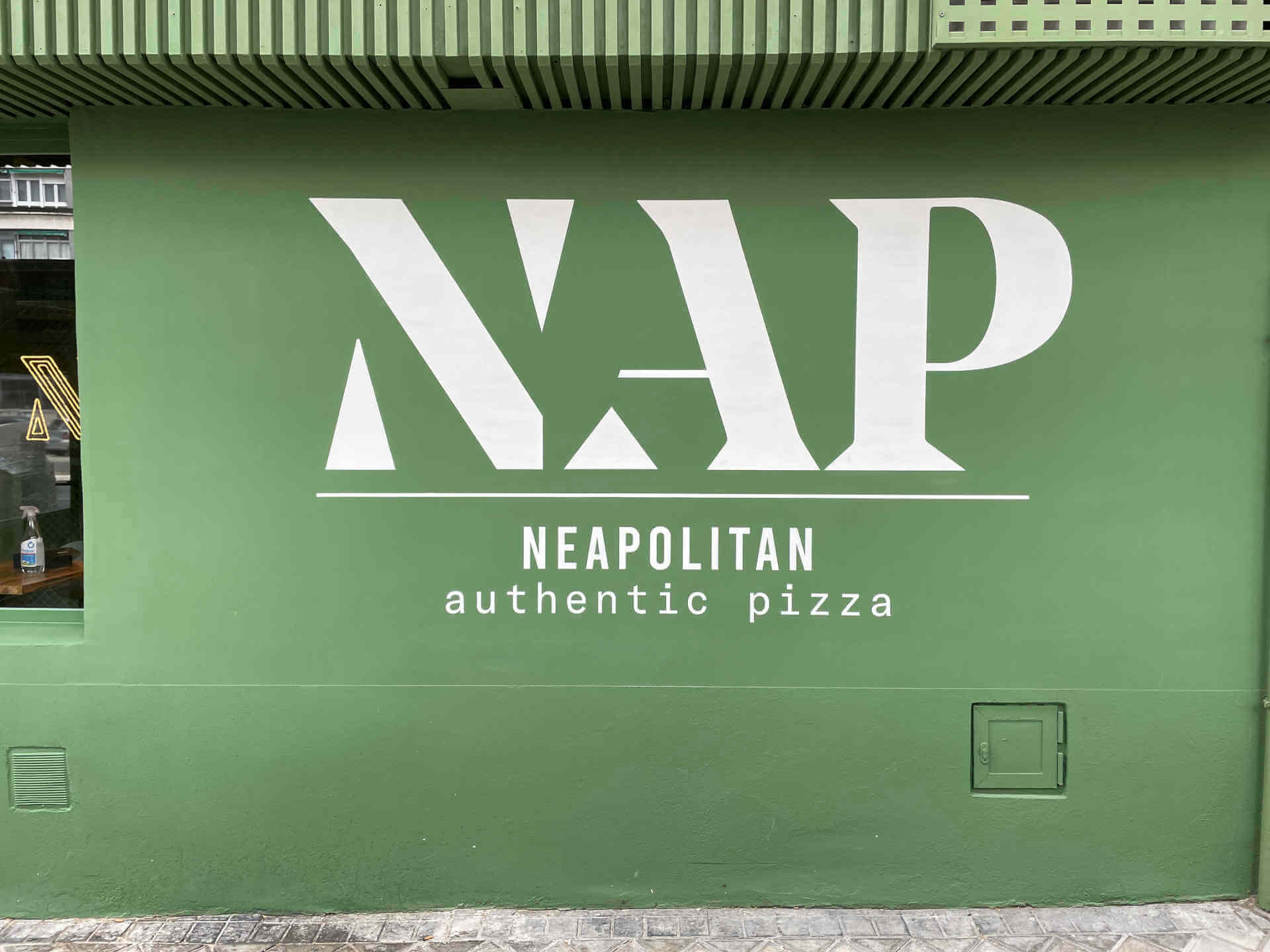 NAP Alberto Alcocer, pizzería en Madrid. Interiorismo de Triscaideca (foto 1)