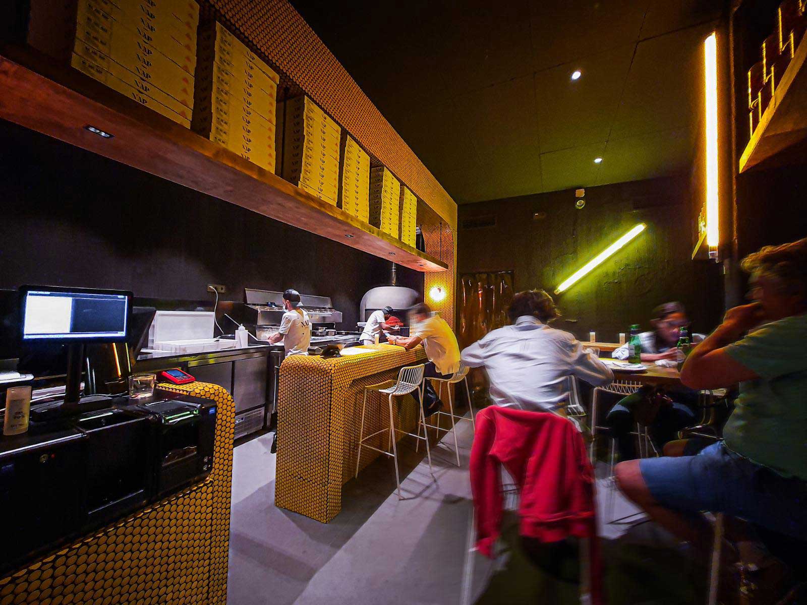 NAP Chueca, pizzería en Madrid. Interiorismo de Triscaideca (foto 1)