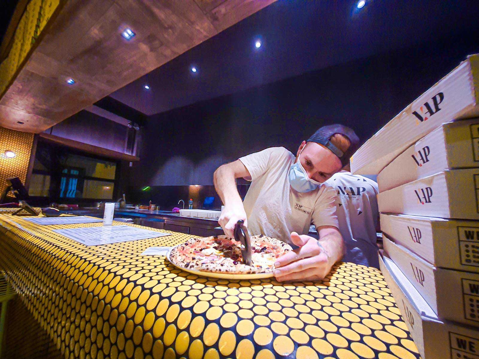NAP Chueca, pizzería en Madrid. Interiorismo de Triscaideca (foto 5)