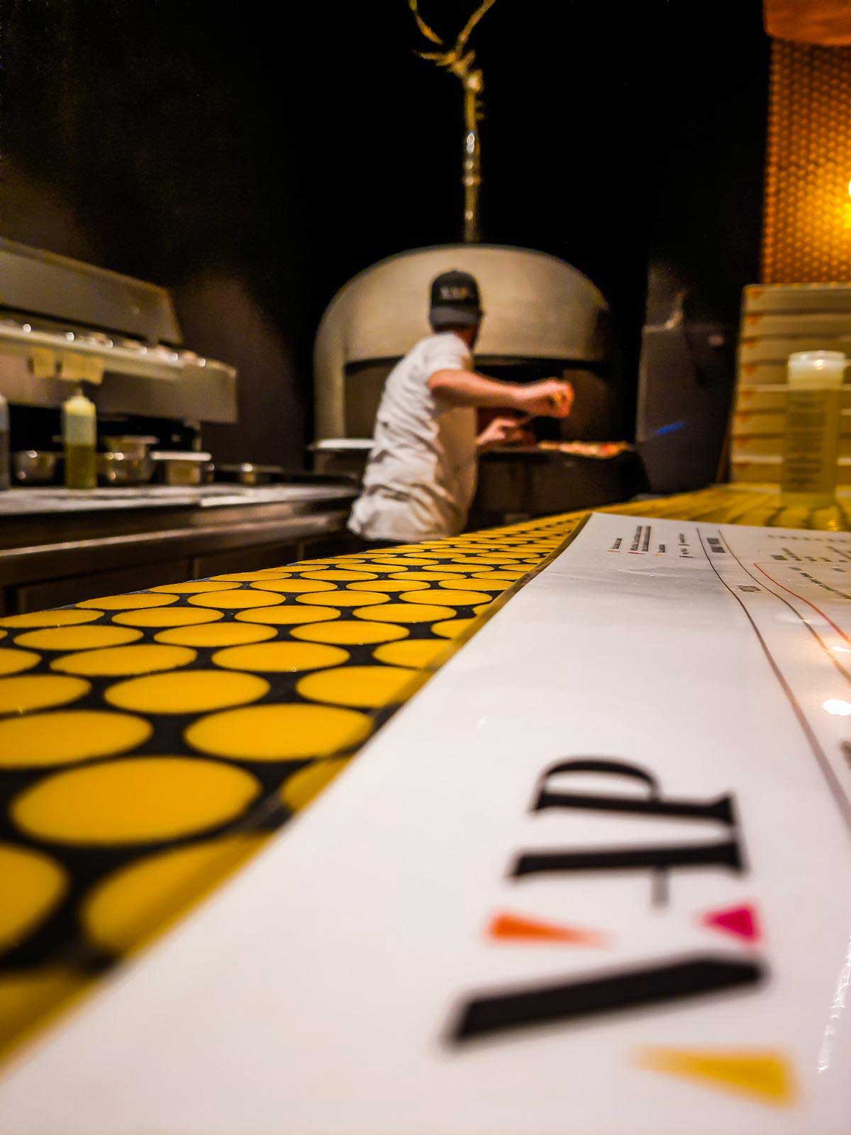 NAP Chueca, pizzería en Madrid. Interiorismo de Triscaideca (foto 6)