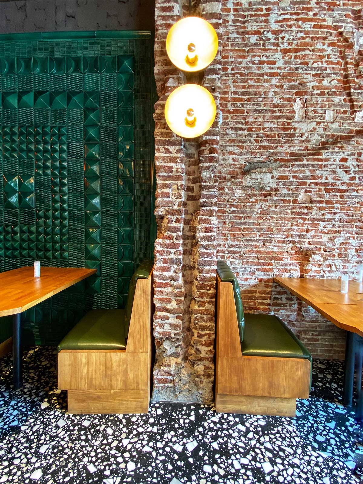 NAP Goya, pizzería en Madrid. Interiorismo de Triscaideca (foto 6)