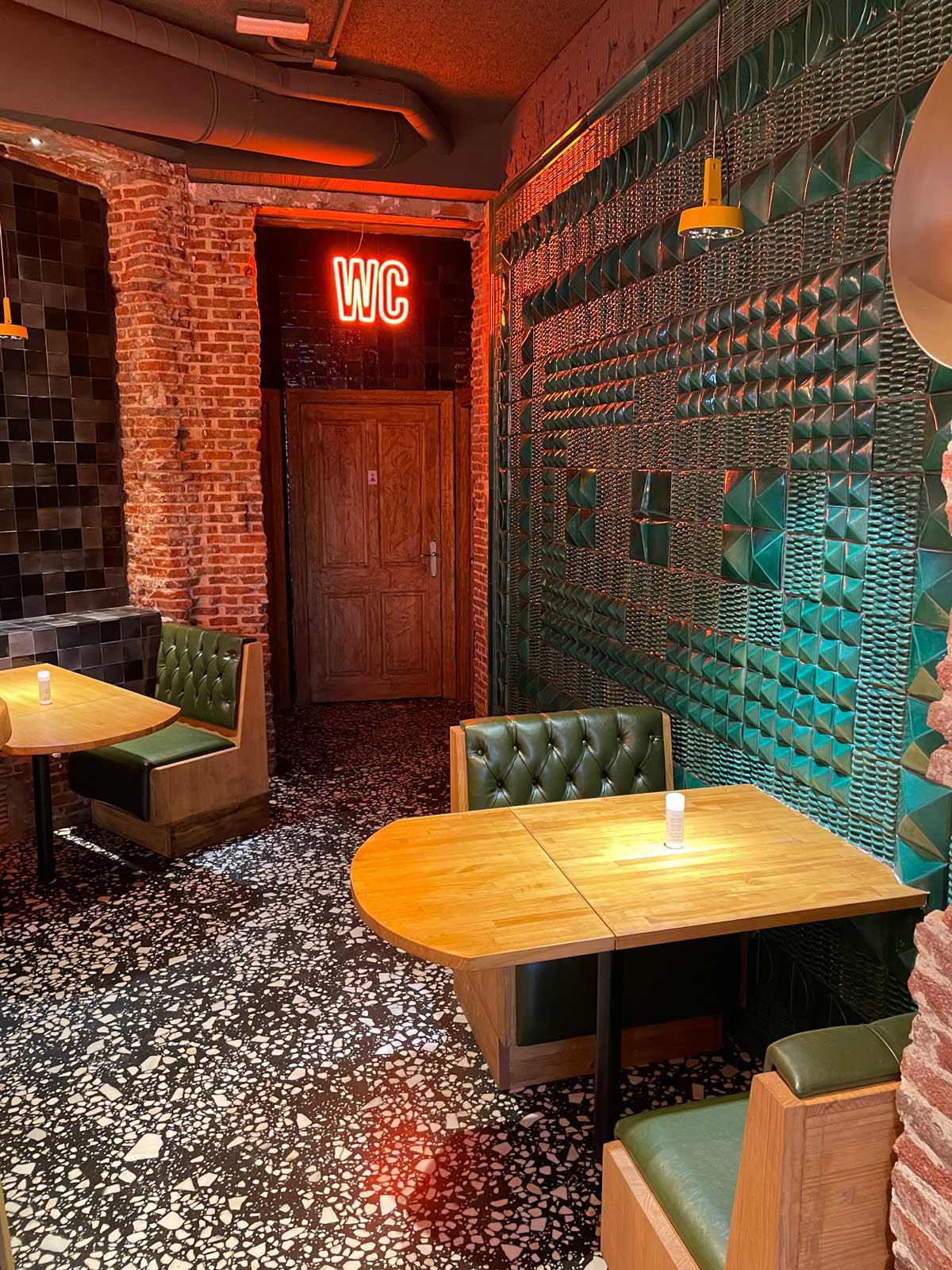 NAP Goya, pizzería en Madrid. Interiorismo de Triscaideca (foto 9)