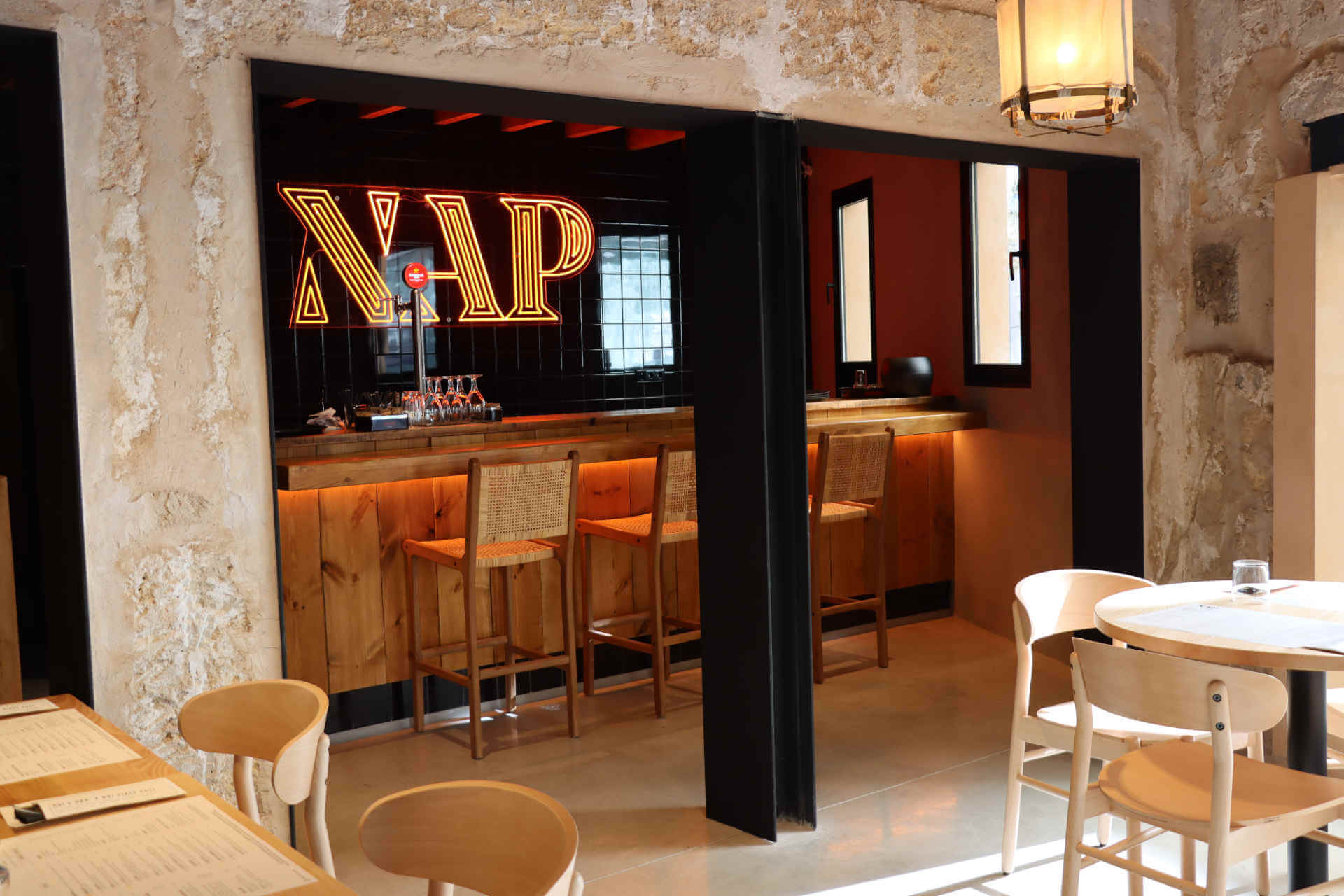 NAP Santa Catalina, pizzería en Palma. Interiorismo de Triscaideca (foto 6)