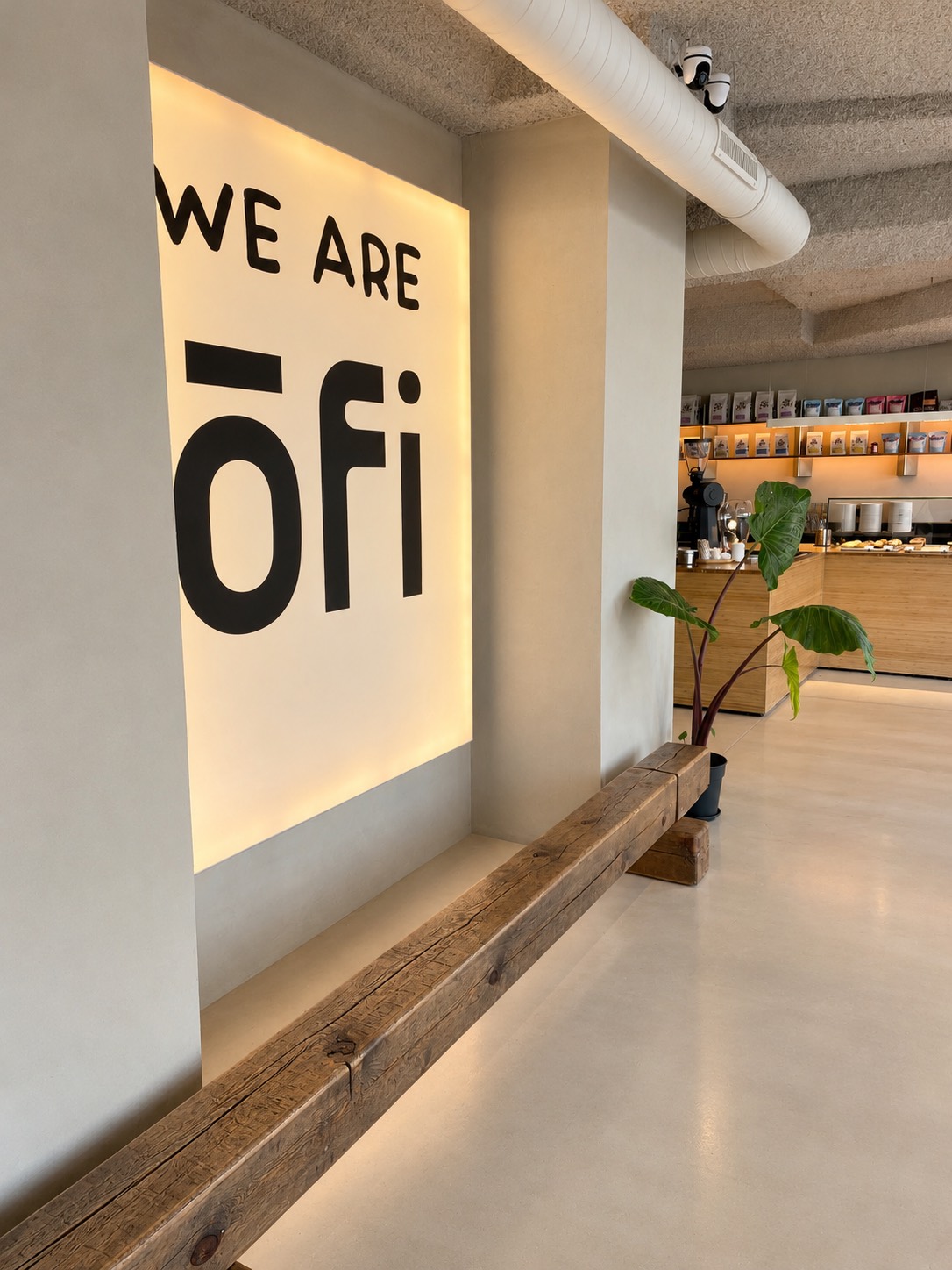 Ofi Café Valdebebas, cafetería en Madrid. Interiorismo de Triscaideca (foto 2)