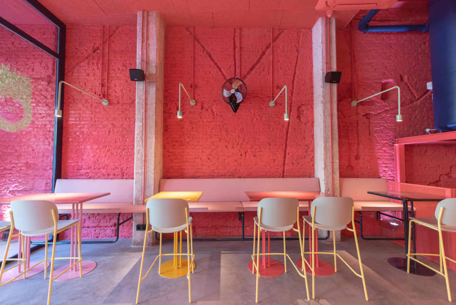Ojalá Pool Bar, restaurante en Madrid. Interiorismo de Triscaideca (foto 10)