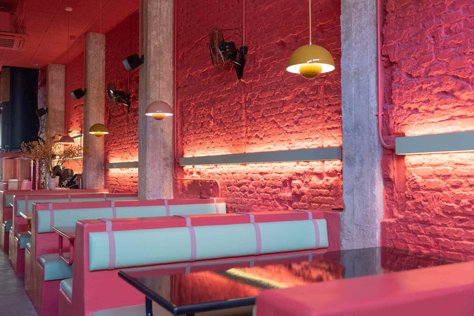 Ojalá Pool Bar, restaurante en Madrid. Interiorismo de Triscaideca (foto 12)