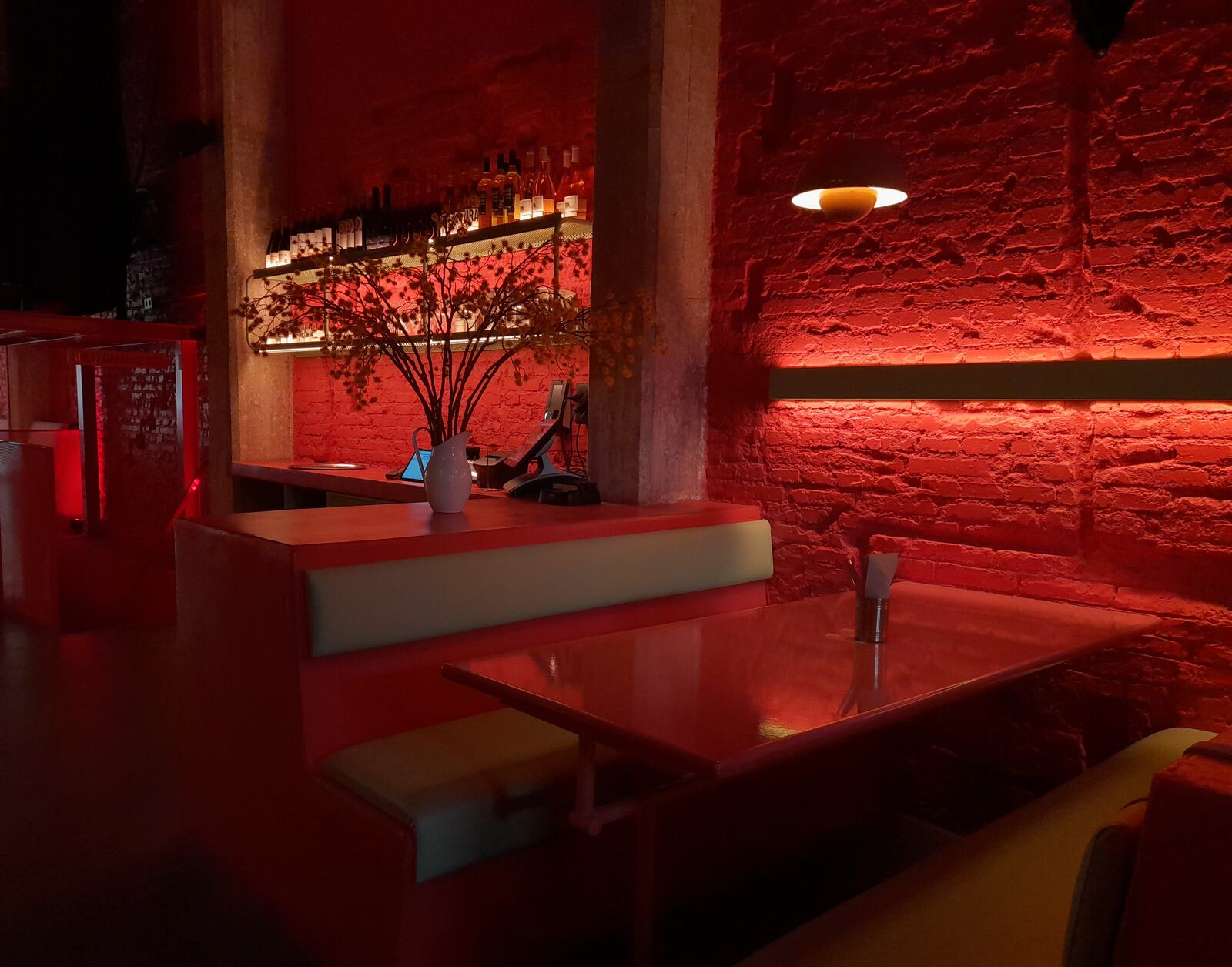 Ojalá Pool Bar, restaurante en Madrid. Interiorismo de Triscaideca (foto 17)
