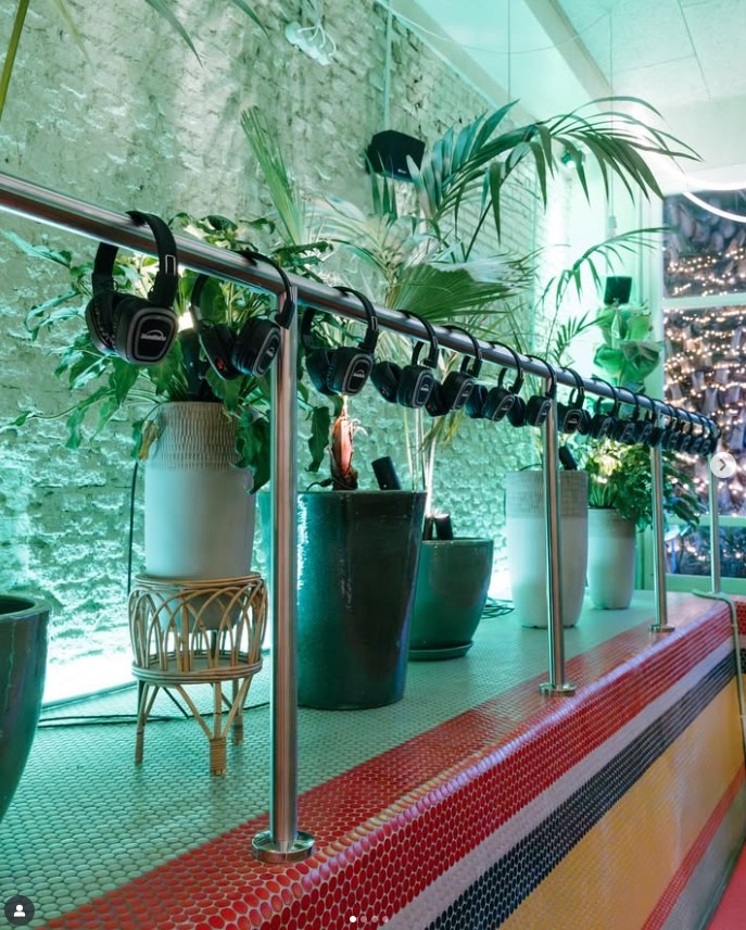 Ojalá Pool Bar, restaurante en Madrid. Interiorismo de Triscaideca (foto 19)