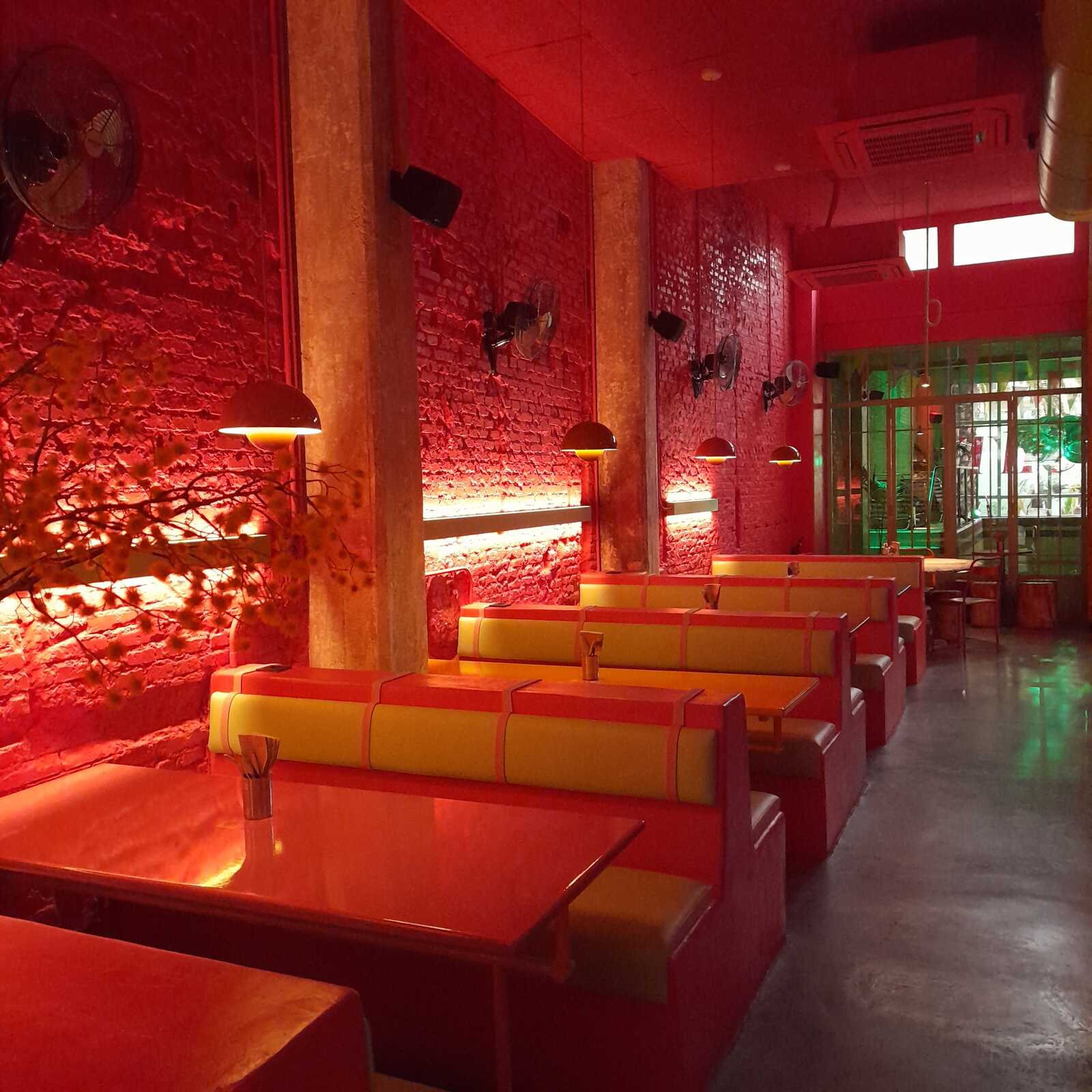 Ojalá Pool Bar, restaurante en Madrid. Interiorismo de Triscaideca (foto 23)