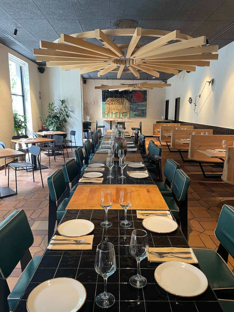 Portomarín, restaurante en Madrid: proyecto de interiorismo de Triscaideca