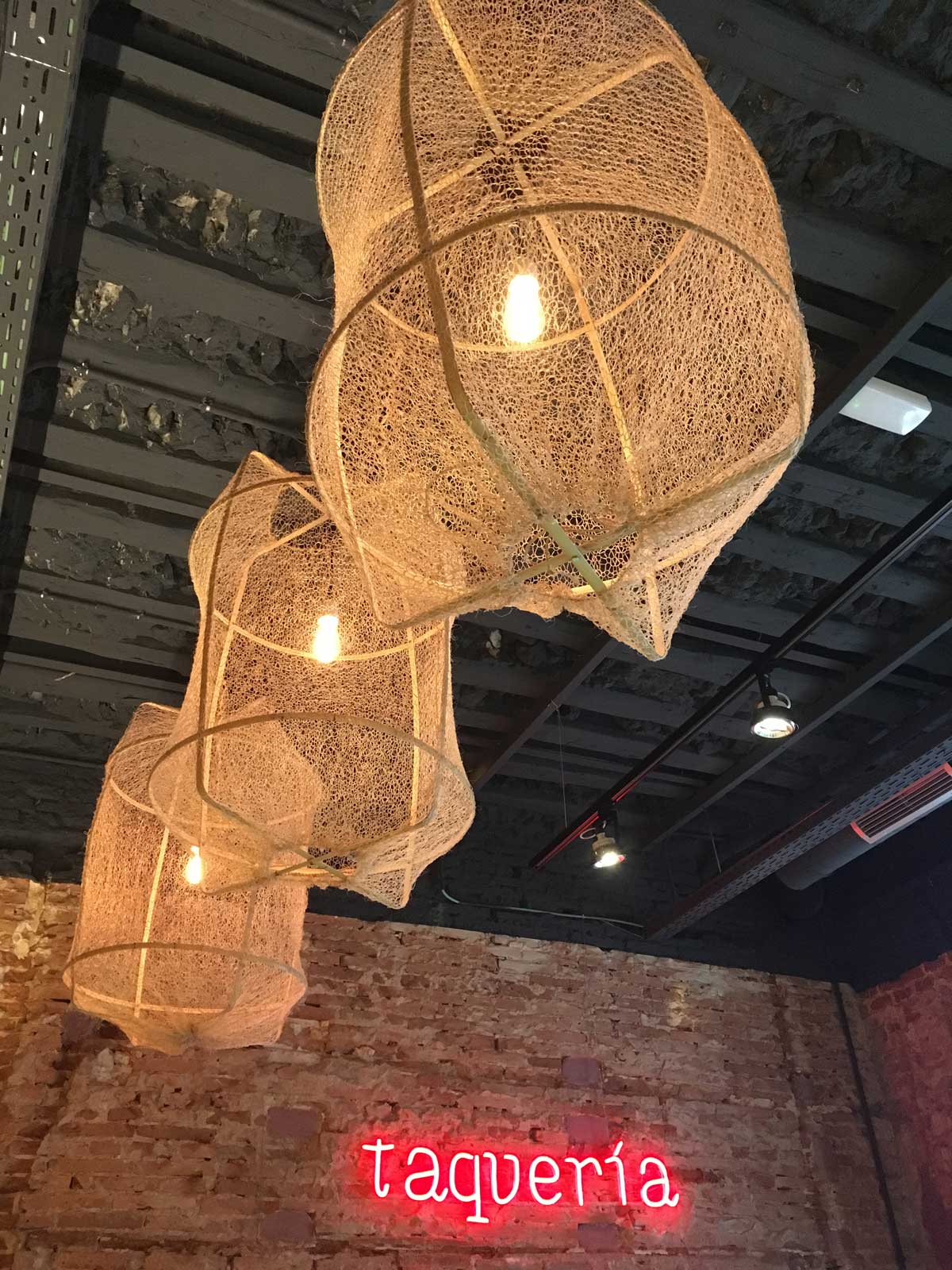 Puebla, restaurante en Madrid. Interiorismo de Triscaideca (foto 2)