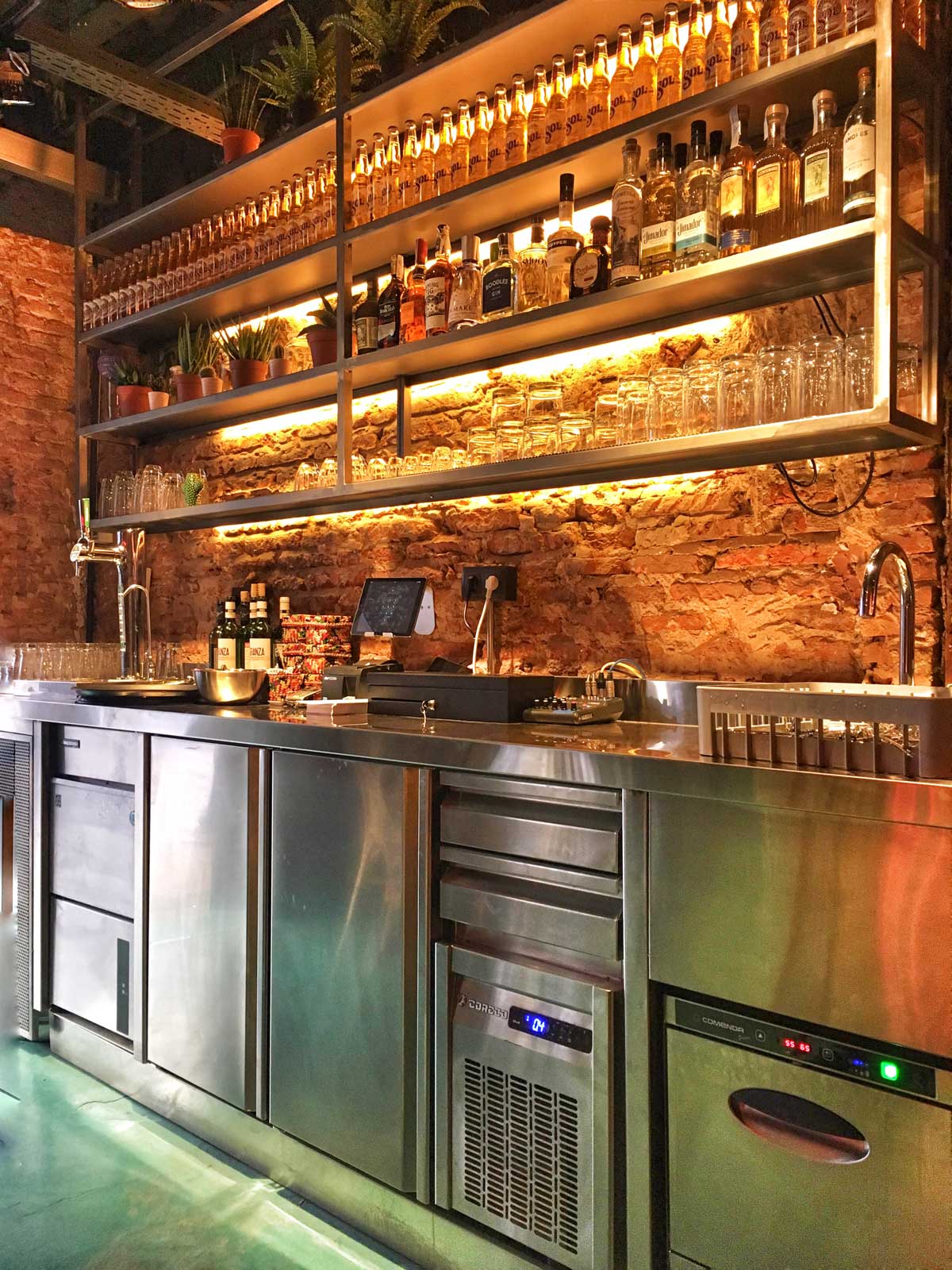 Puebla, restaurante en Madrid. Interiorismo de Triscaideca (foto 3)