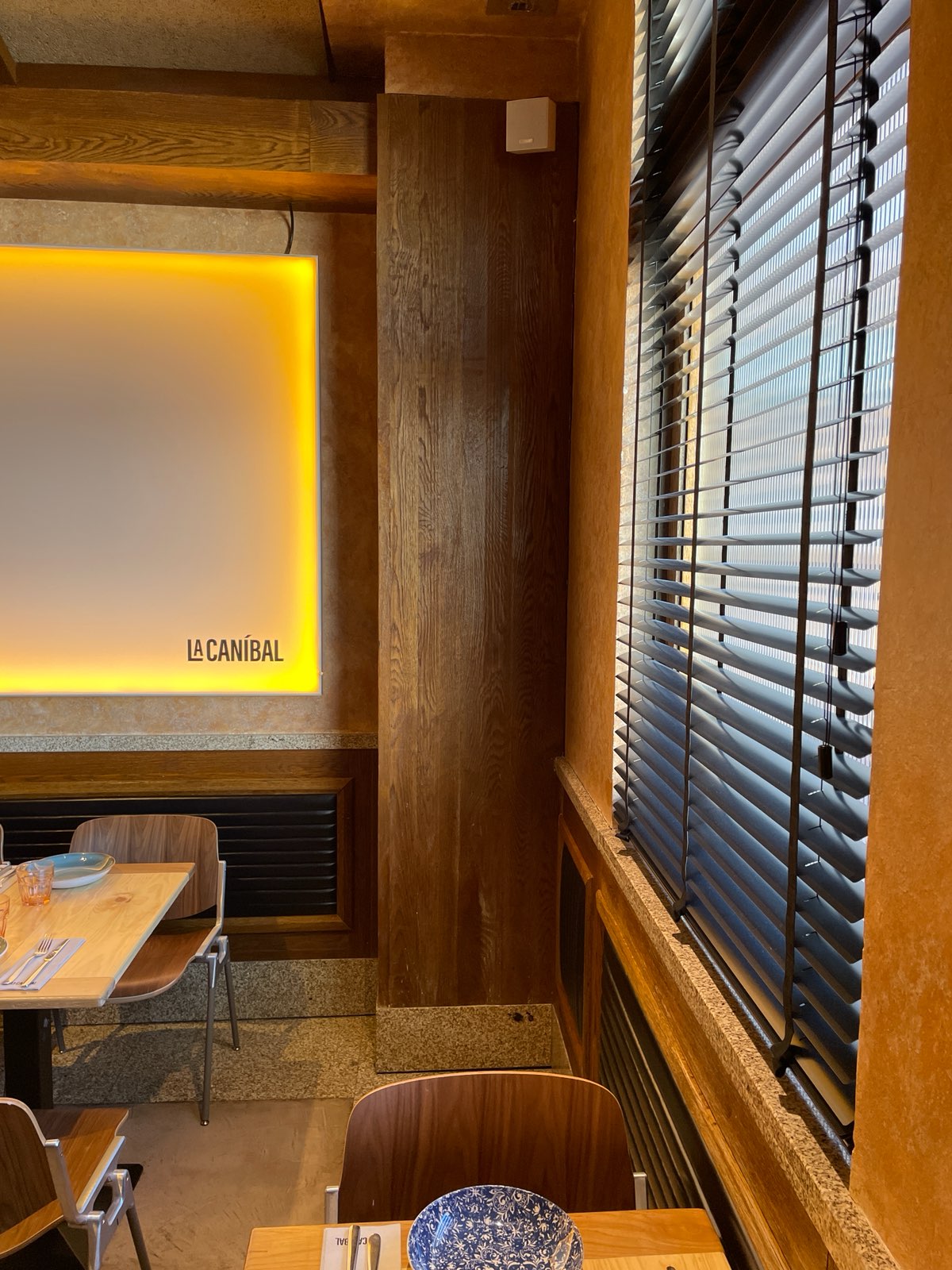 Salón La Caníbal, restaurante en Madrid. Interiorismo de Triscaideca (foto 2)