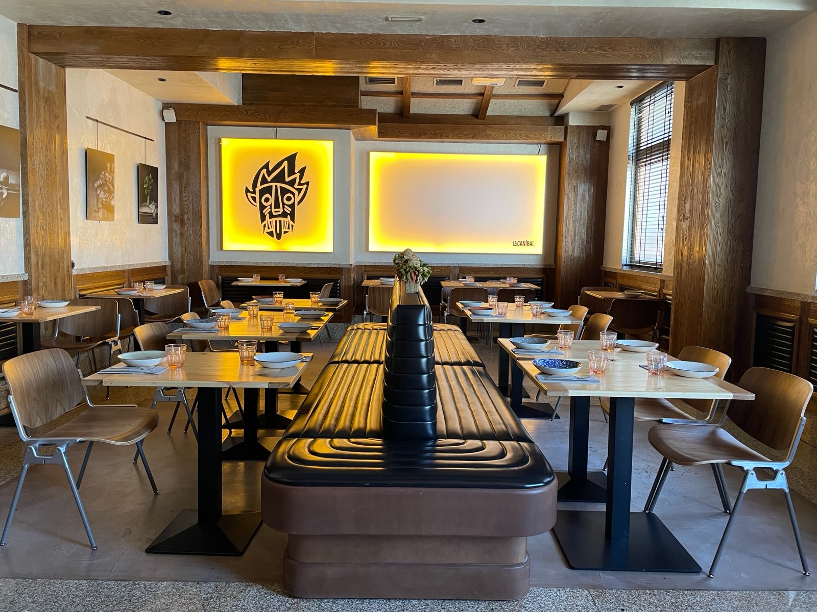 Salón La Caníbal, restaurante en Madrid. Interiorismo de Triscaideca (foto 5)