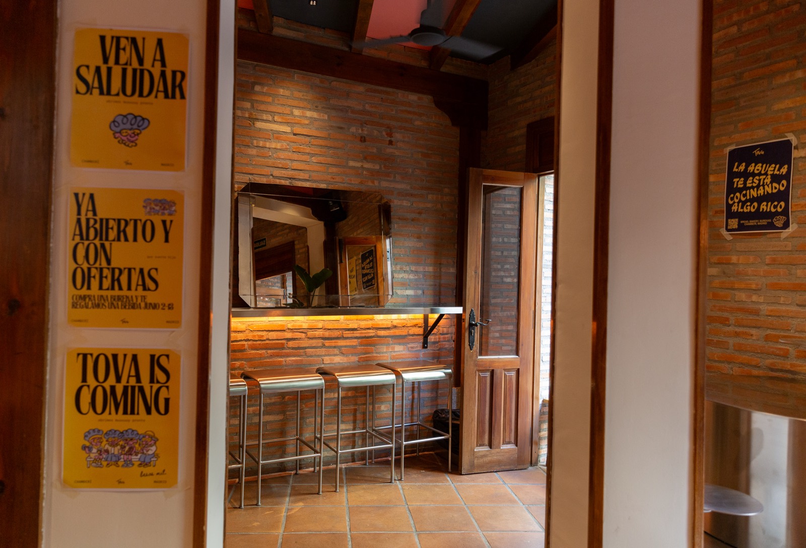Tova Bakery, tienda en Madrid. Interiorismo de Triscaideca (foto 3)