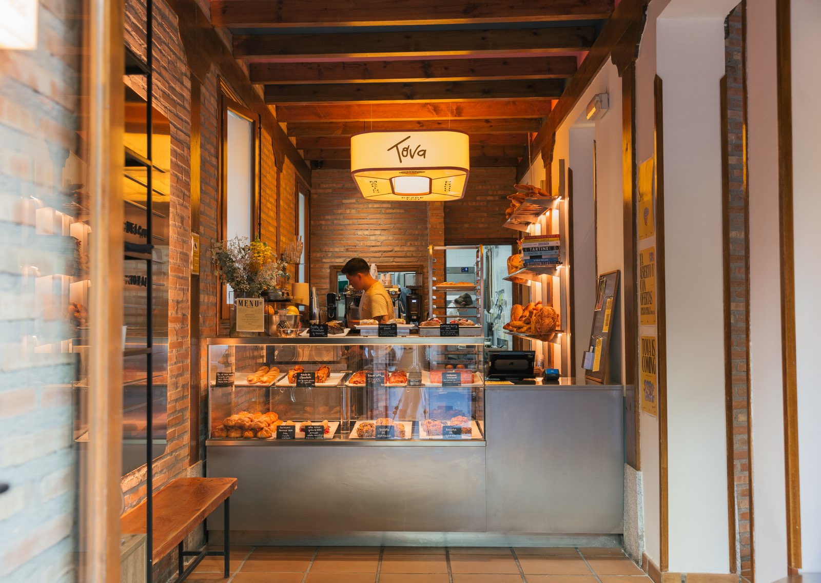 Tova Bakery, tienda en Madrid. Interiorismo de Triscaideca (foto 5)