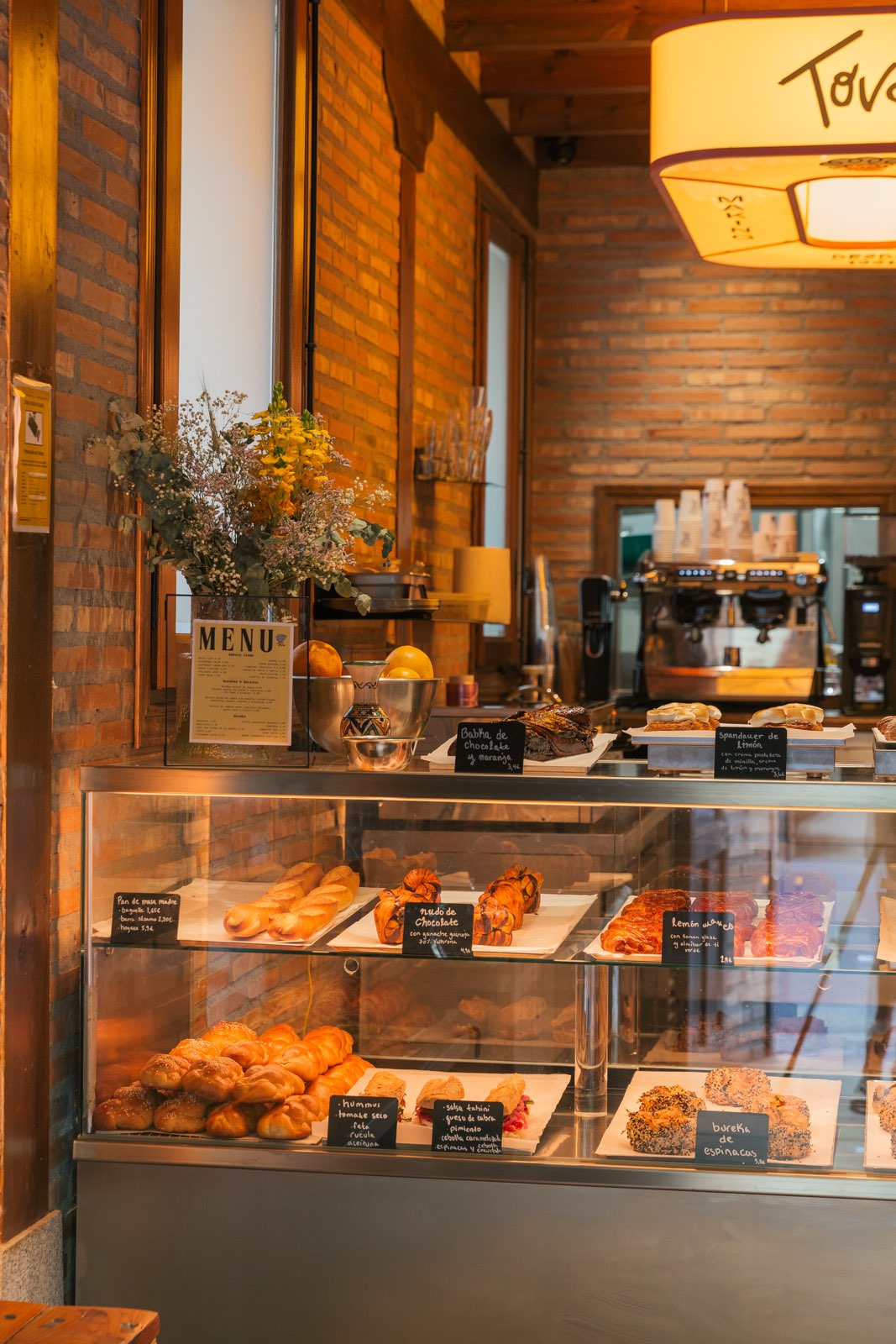 Tova Bakery, tienda en Madrid. Interiorismo de Triscaideca (foto 8)