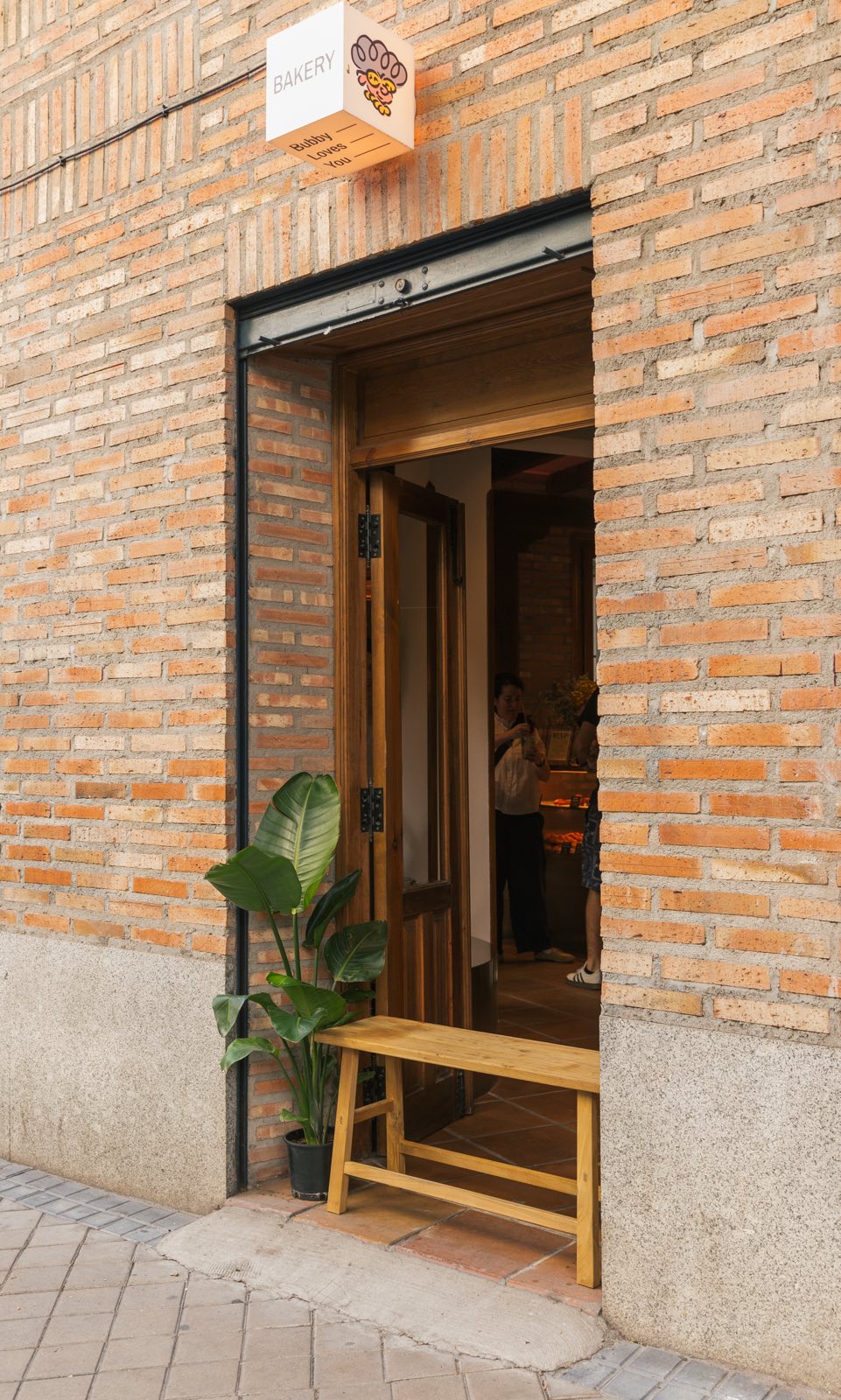 Tova Bakery, tienda en Madrid. Interiorismo de Triscaideca (foto 9)